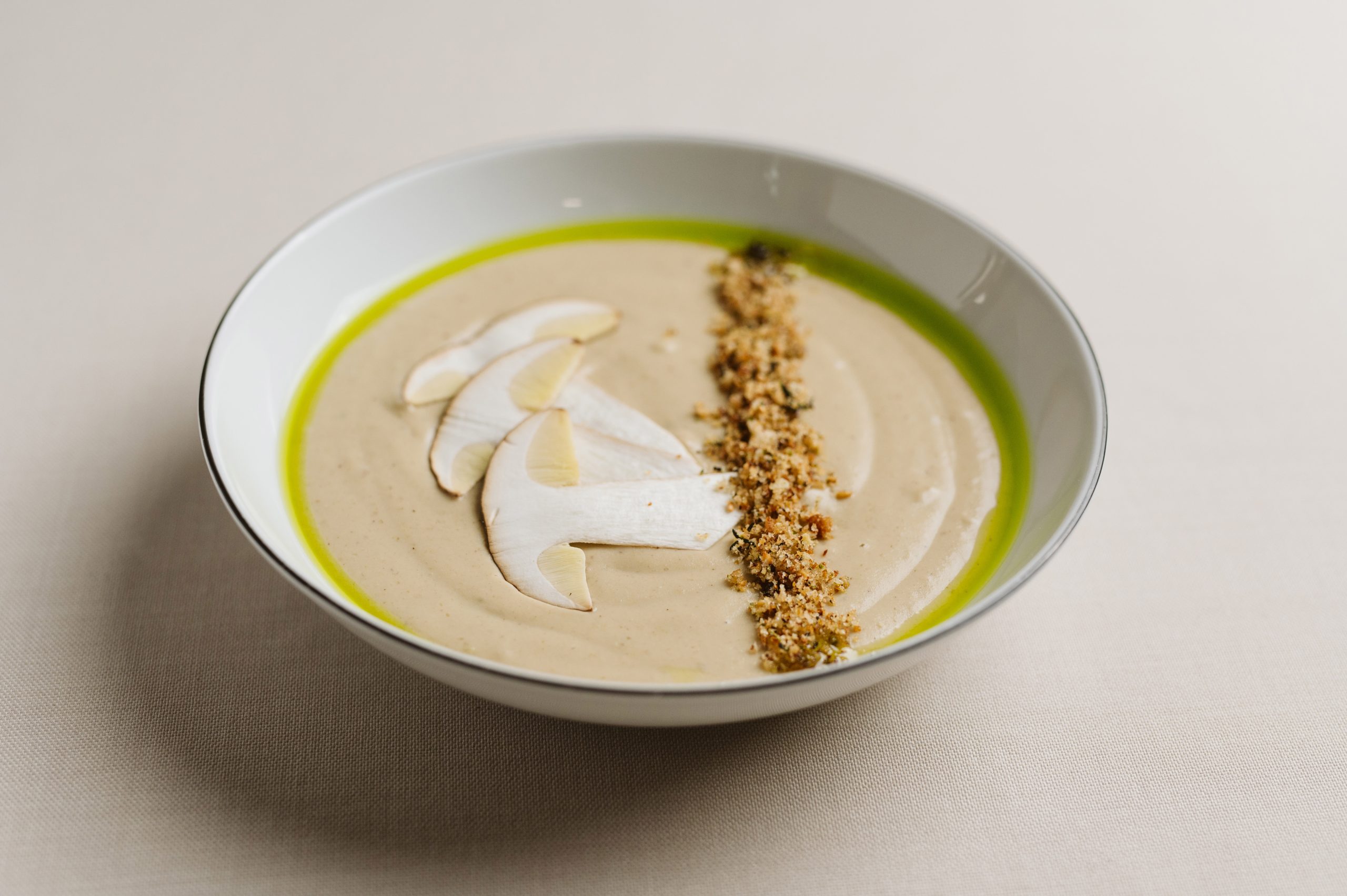 Krem z borowików z pangrattato i oliwą szczypiorkową - obrazek 5