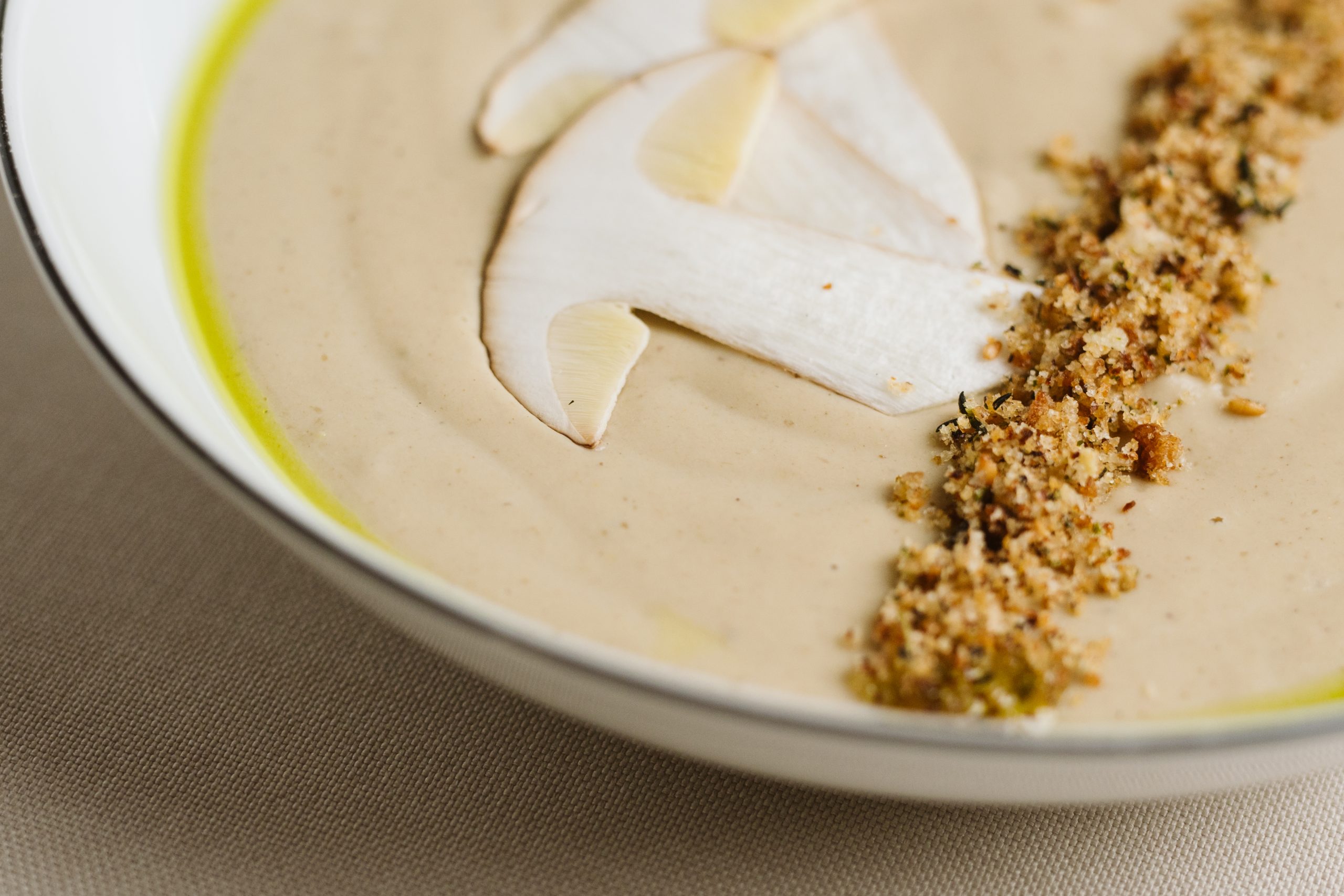 Krem z borowików z pangrattato i oliwą szczypiorkową - obrazek 6