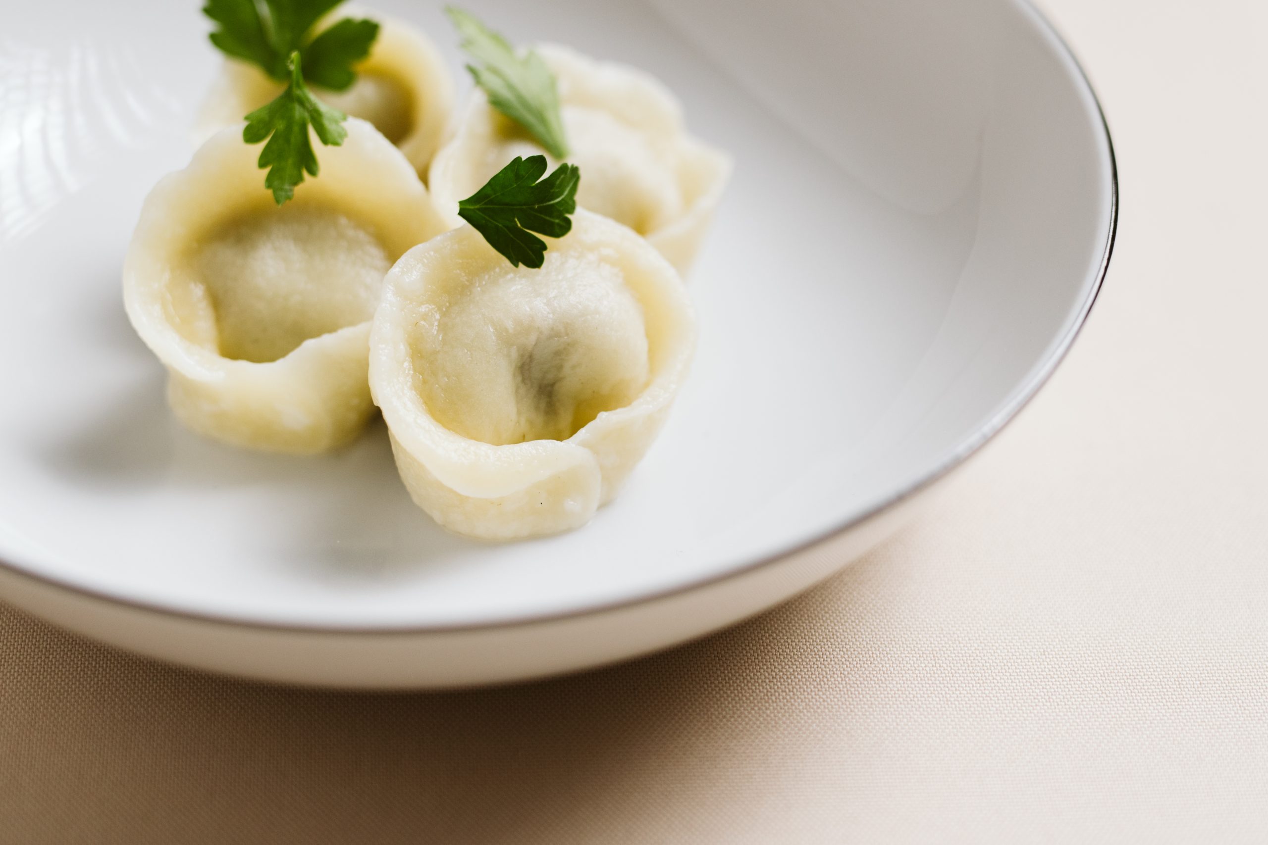 Ręcznie lepione uszka z borowikami - obrazek 2